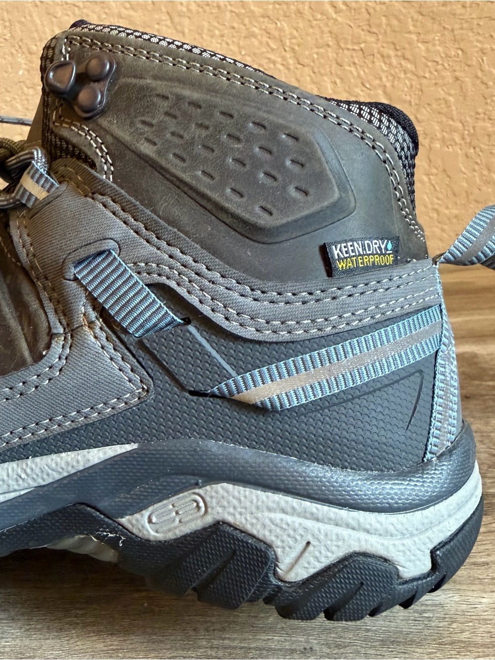 Keen Waterproof Hiking Boots Womens Size 7.5 - Picture 3 of 11